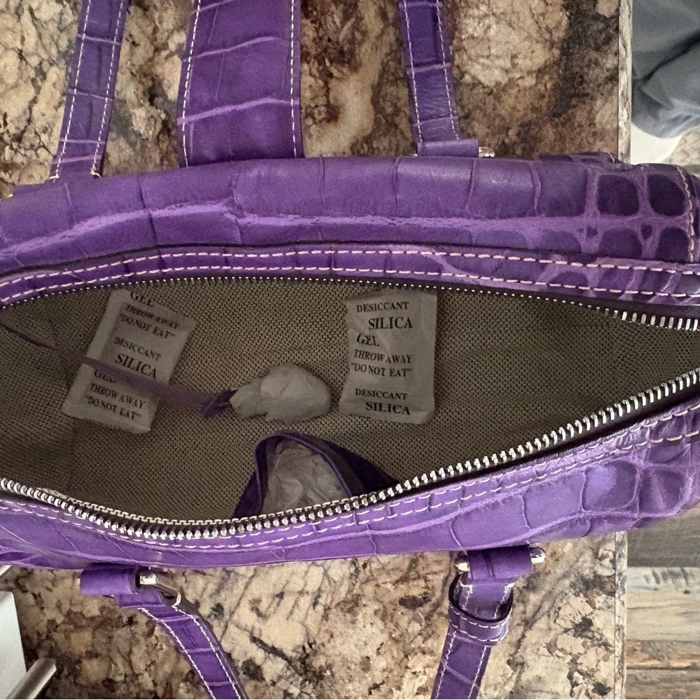 Purple Crocodile-Embossed Shoulder Bag with Gold Accents - Picture 4 of 6